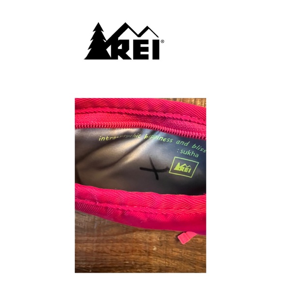 REI Sukha Pink Clutch/Wallet - Picture 4 of 4